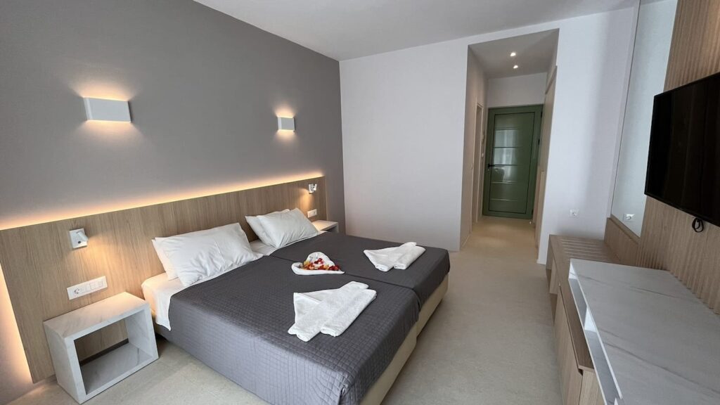 RENOVATED SEAFRONT SUPERIOR 3