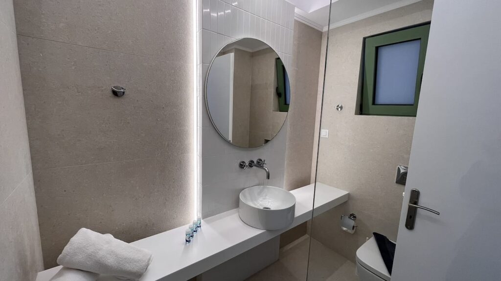 RENOVATED SUPERIOR ROOMS BATHROOM 2