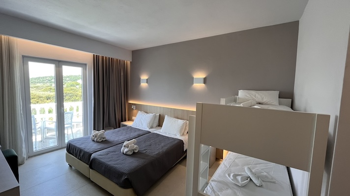 Superior Quadriple Side Sea View or Garden View